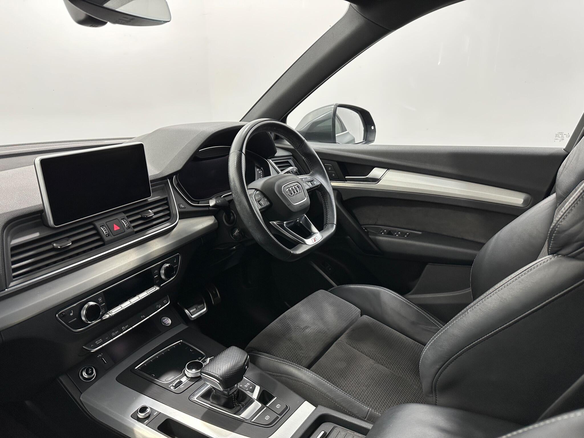Audi Q5 view 31
