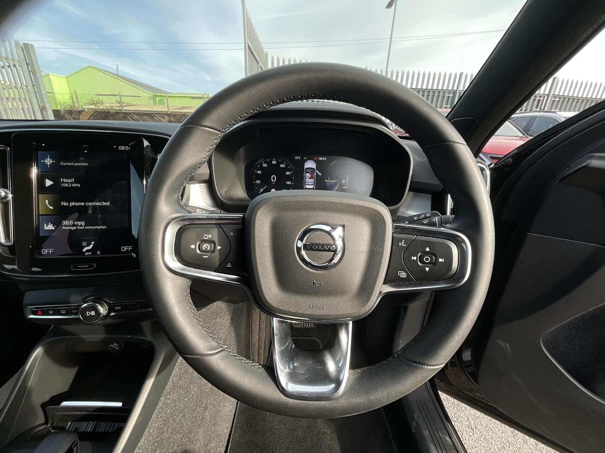 Volvo XC40 view 19