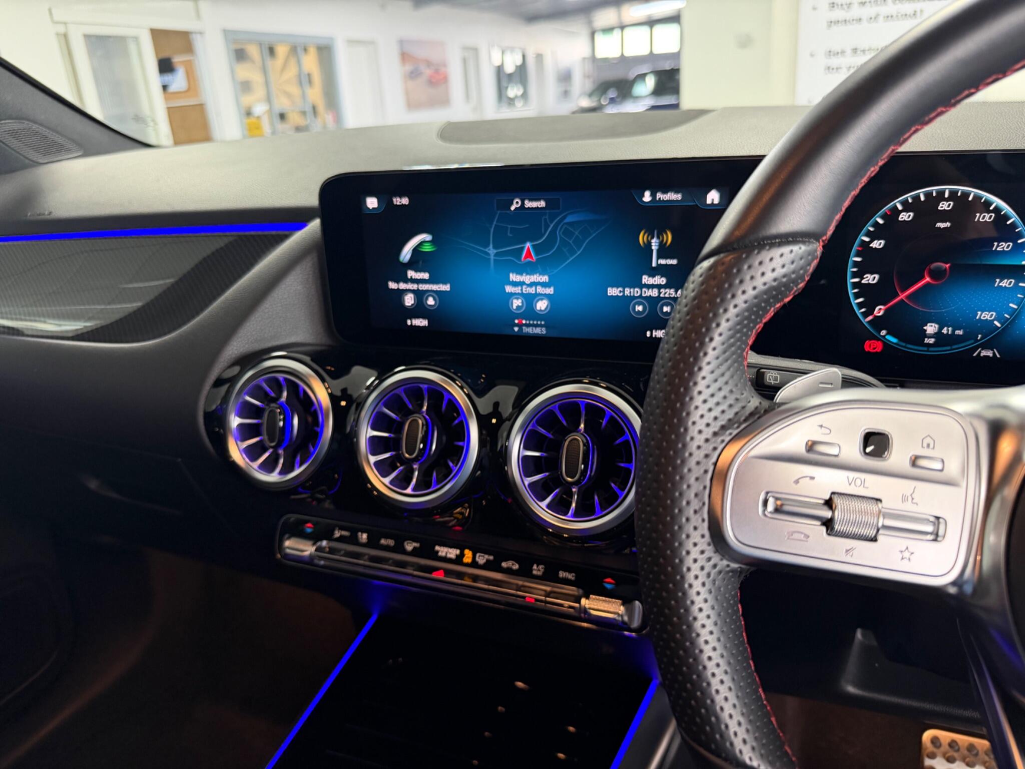 Mercedes-Benz Gla view 21