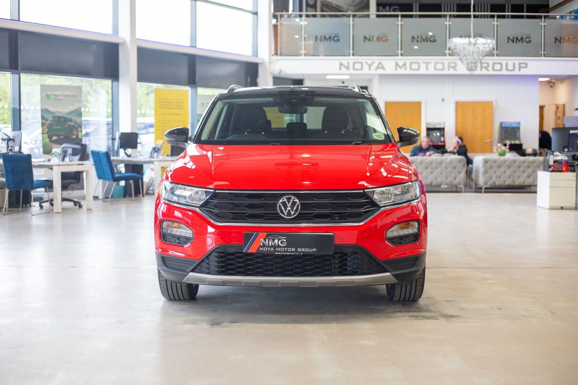 Volkswagen T-Roc view 9