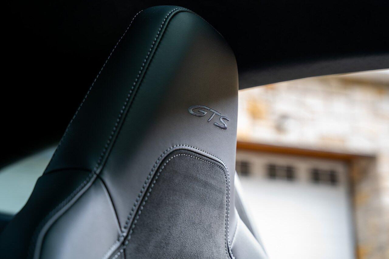 Porsche 911 view 90