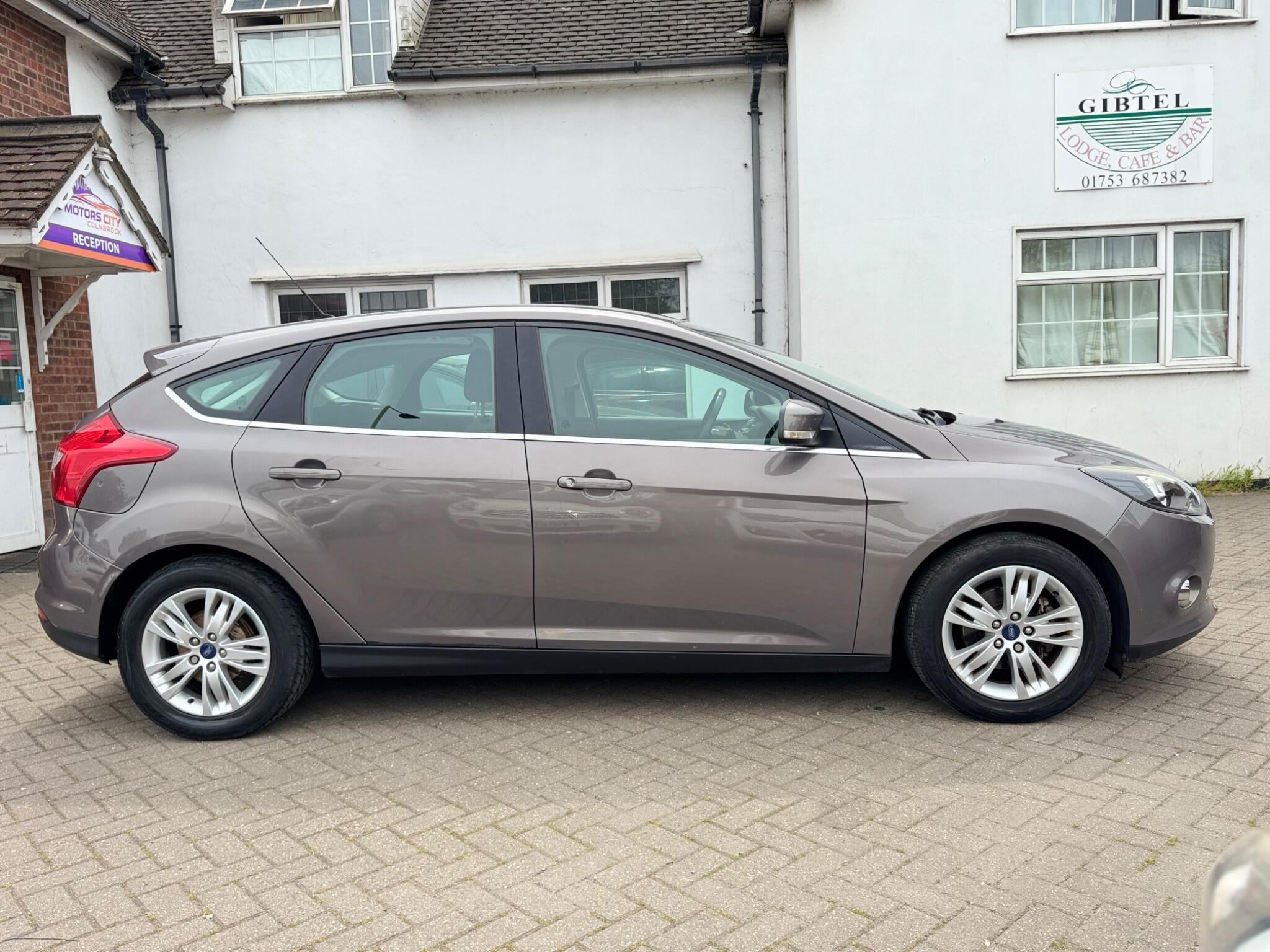 Ford Focus view 5