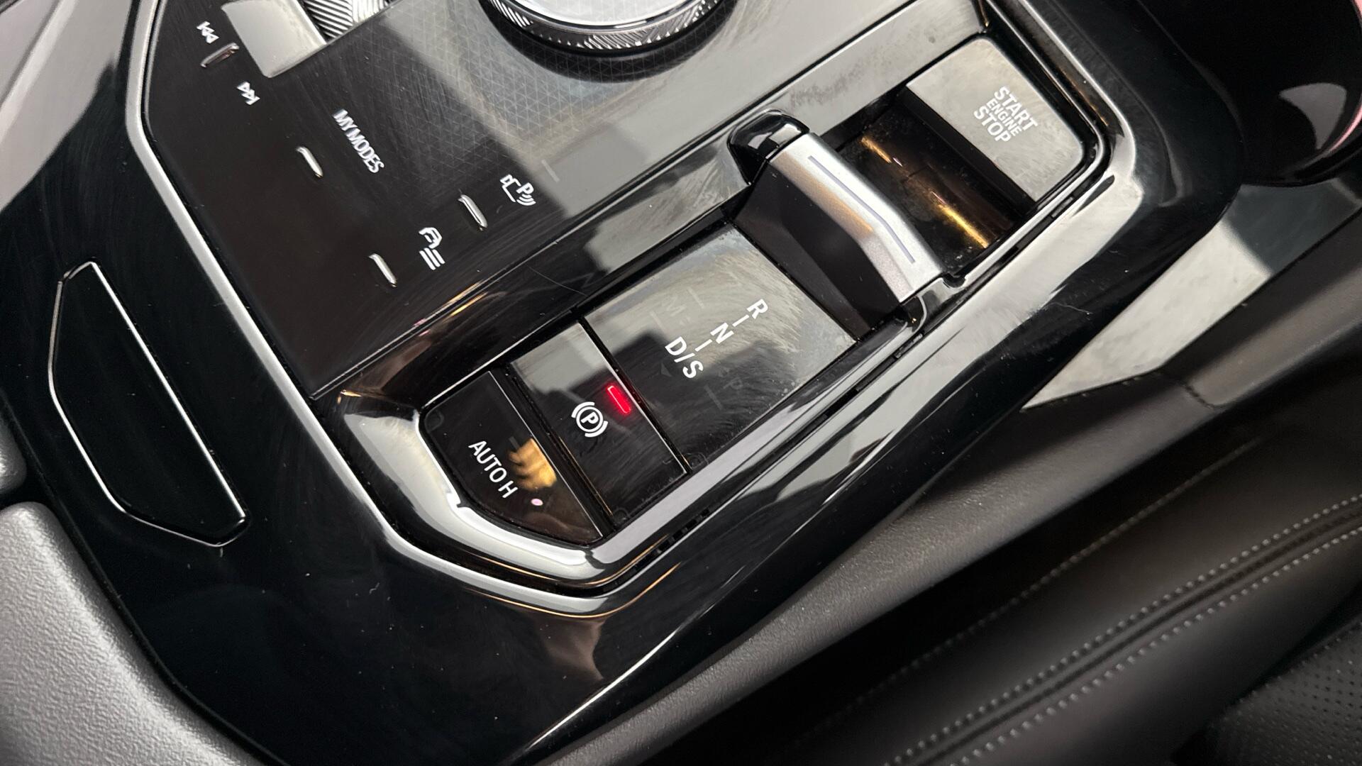 BMW 5 Series view 19
