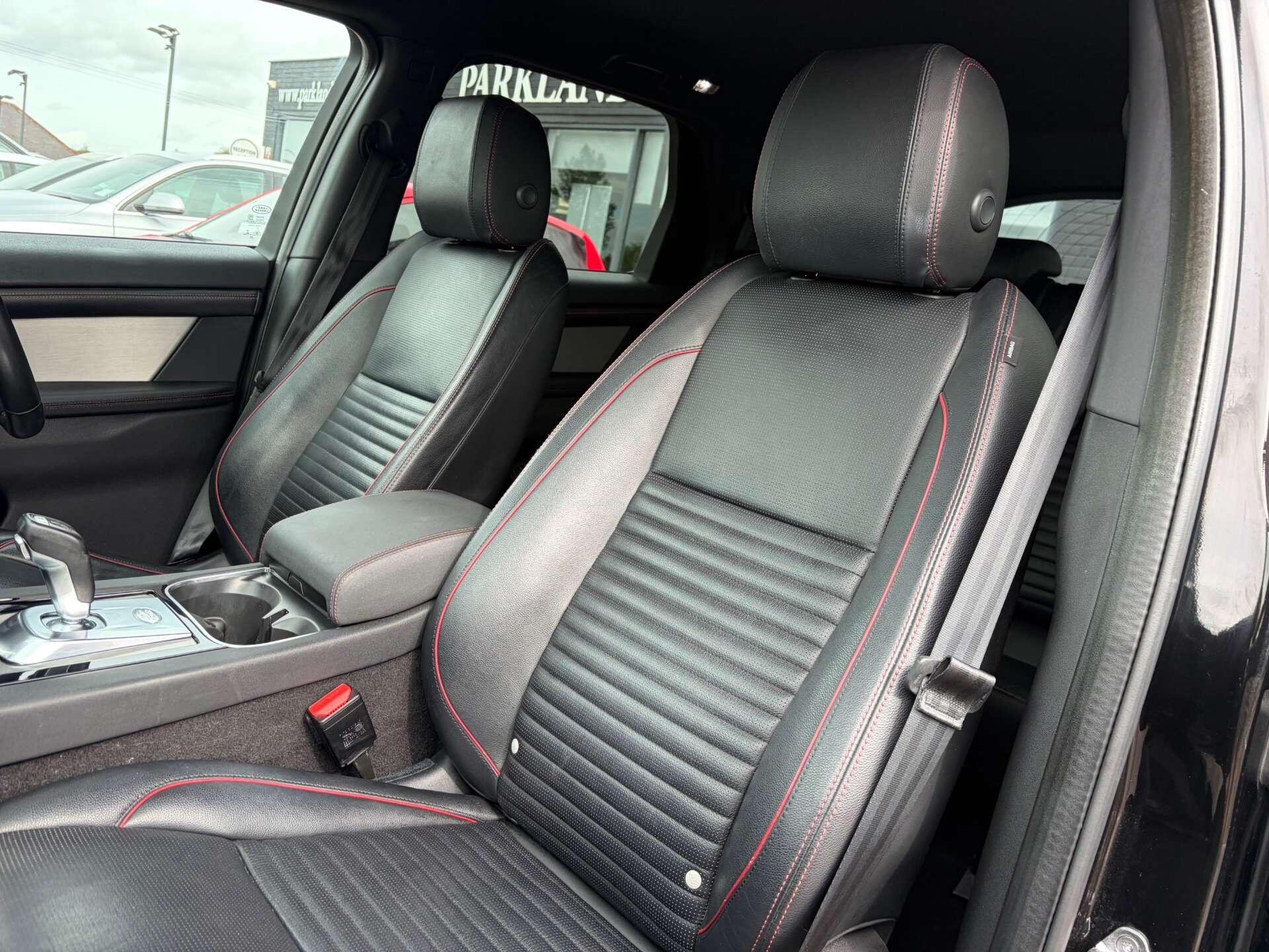 Land Rover Discovery Sport view 17