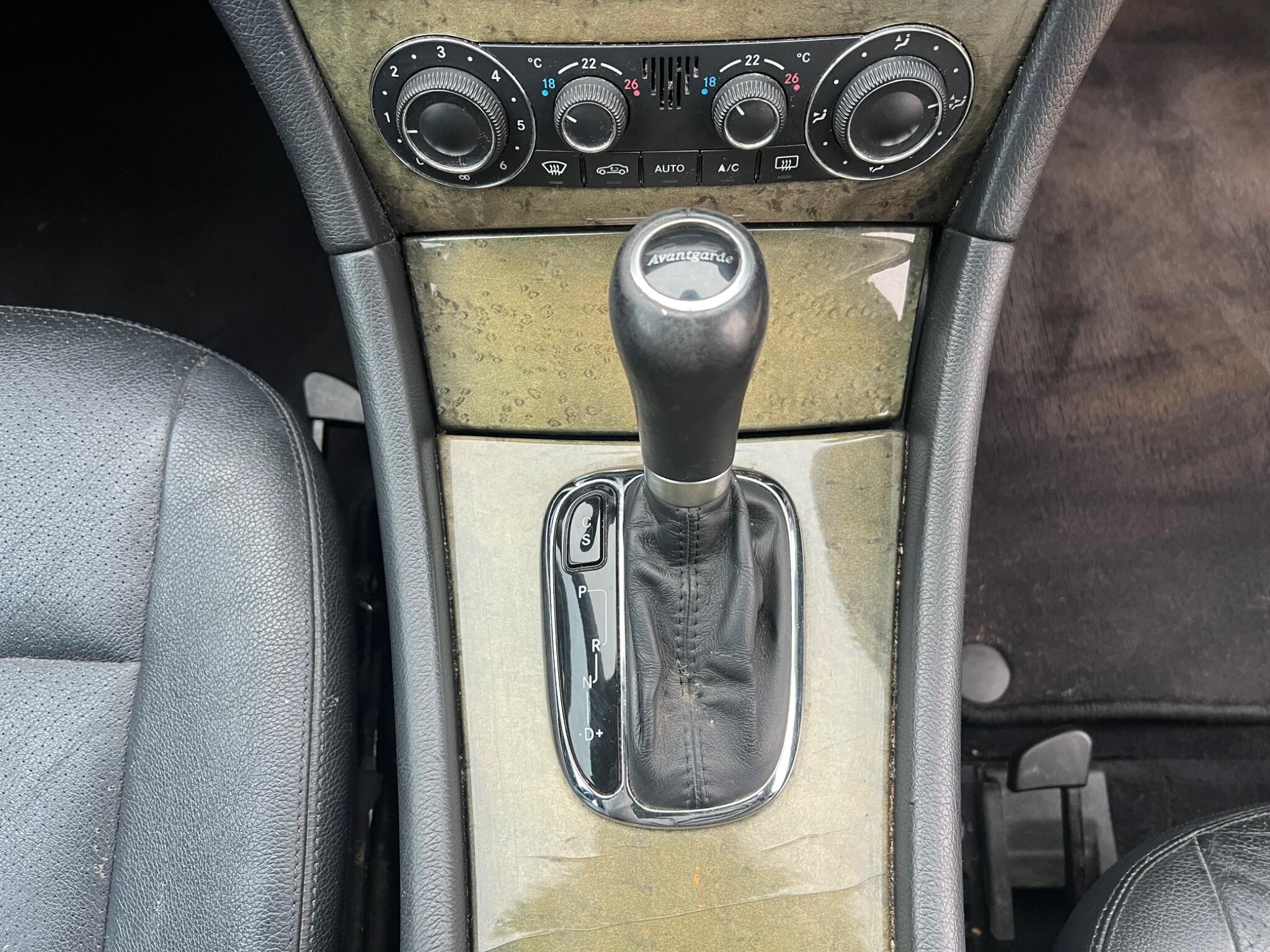 Mercedes-Benz C-Class view 38