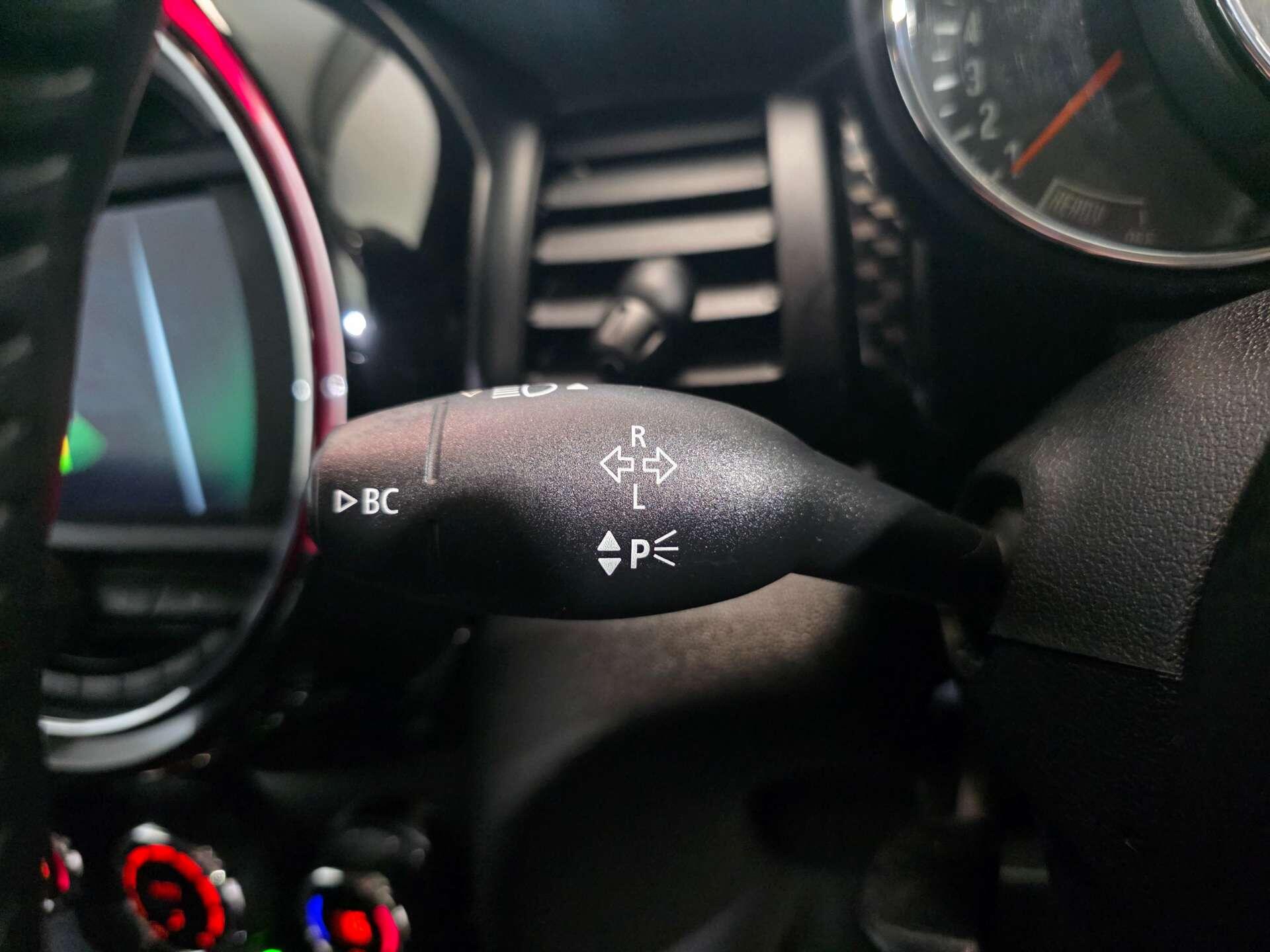 Mini Hatch view 23