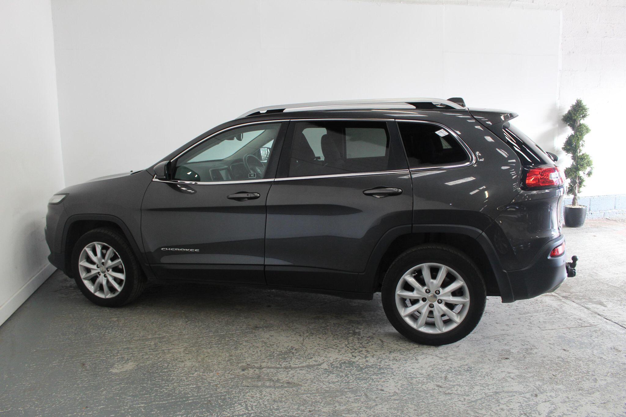 Jeep Cherokee view 10