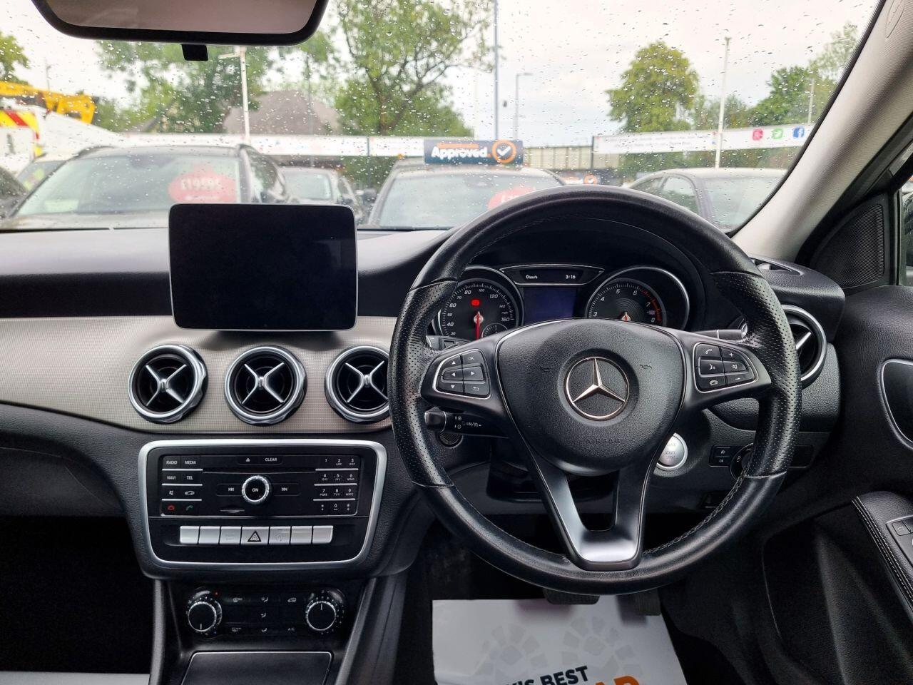 Mercedes-Benz Gla view 9
