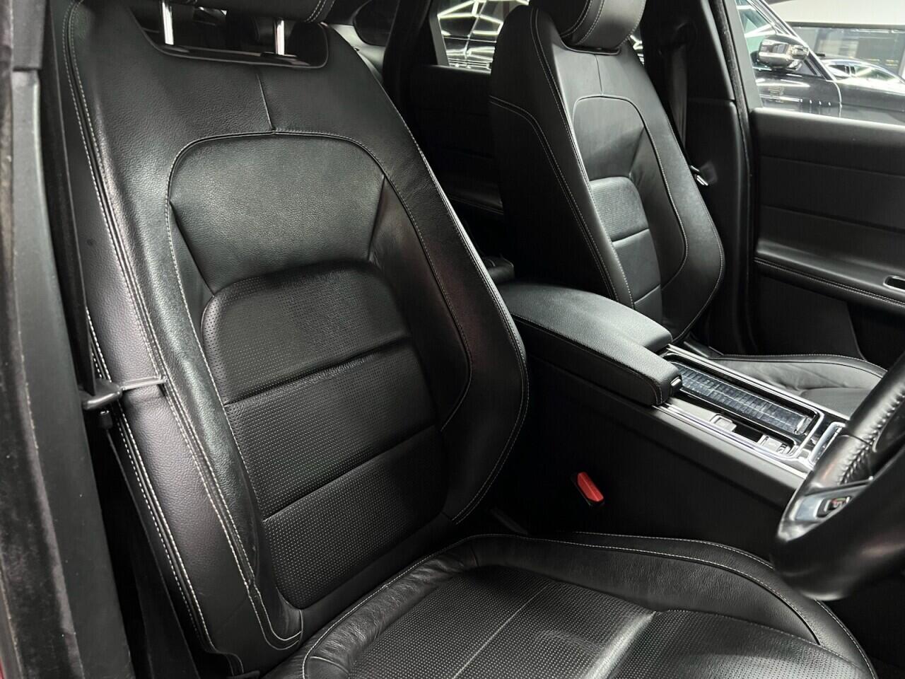 Jaguar XF view 37