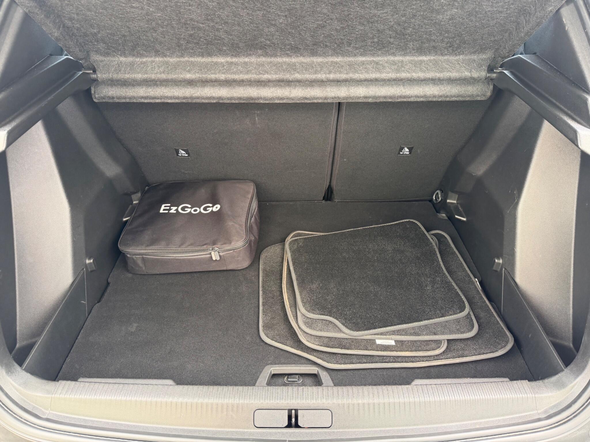 Peugeot E-2008 view 21