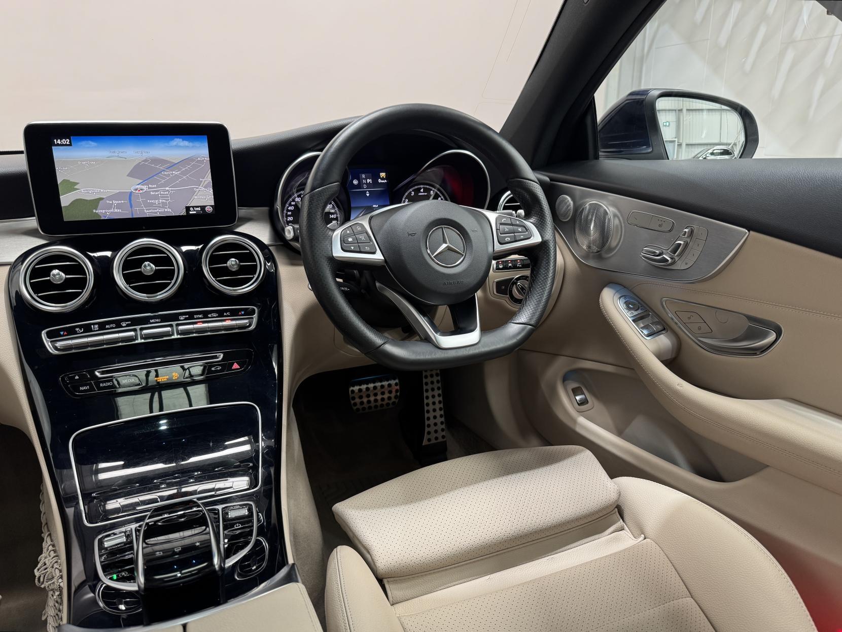 Mercedes-Benz C Class view 21