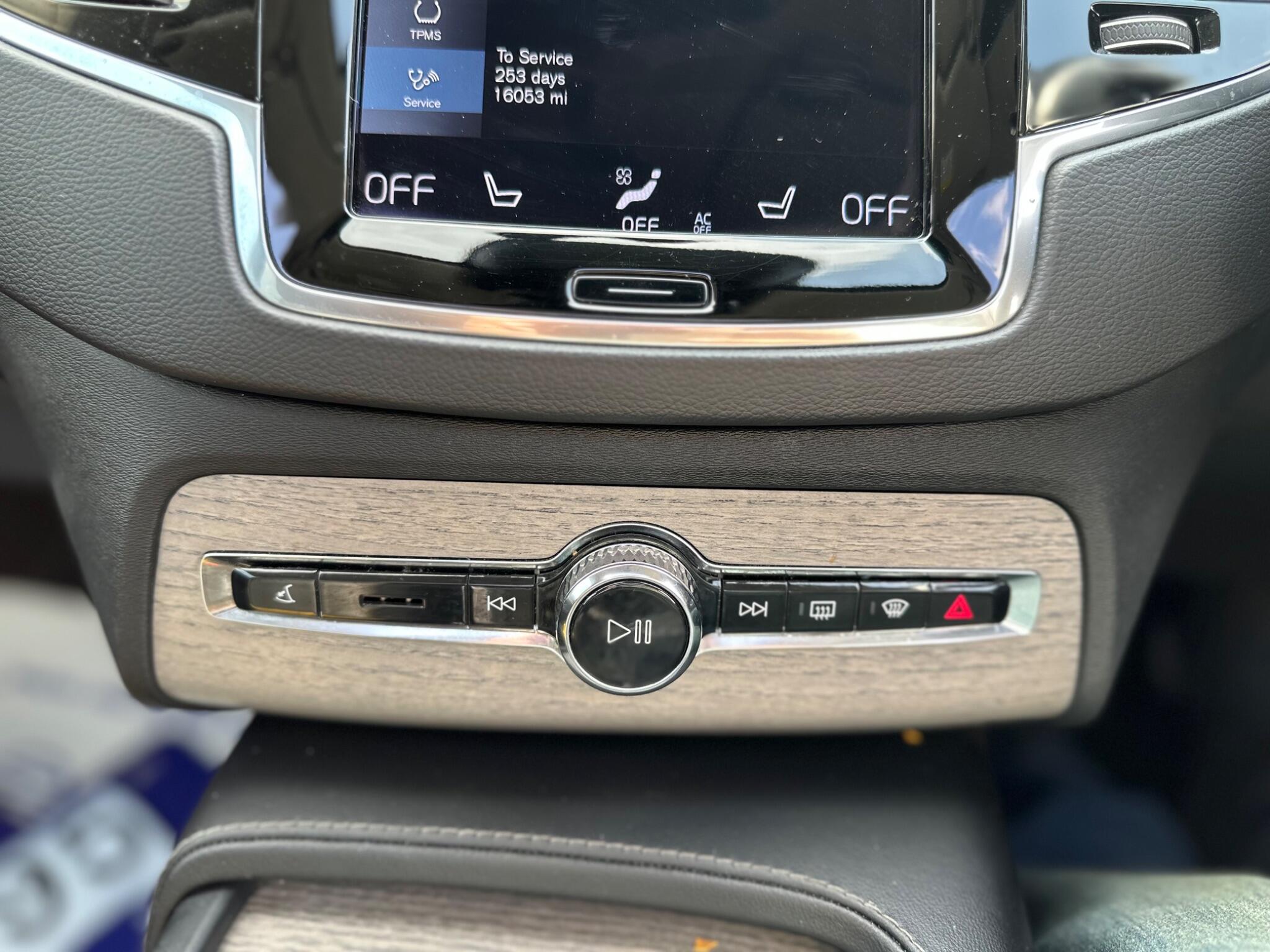 Volvo XC90 view 32