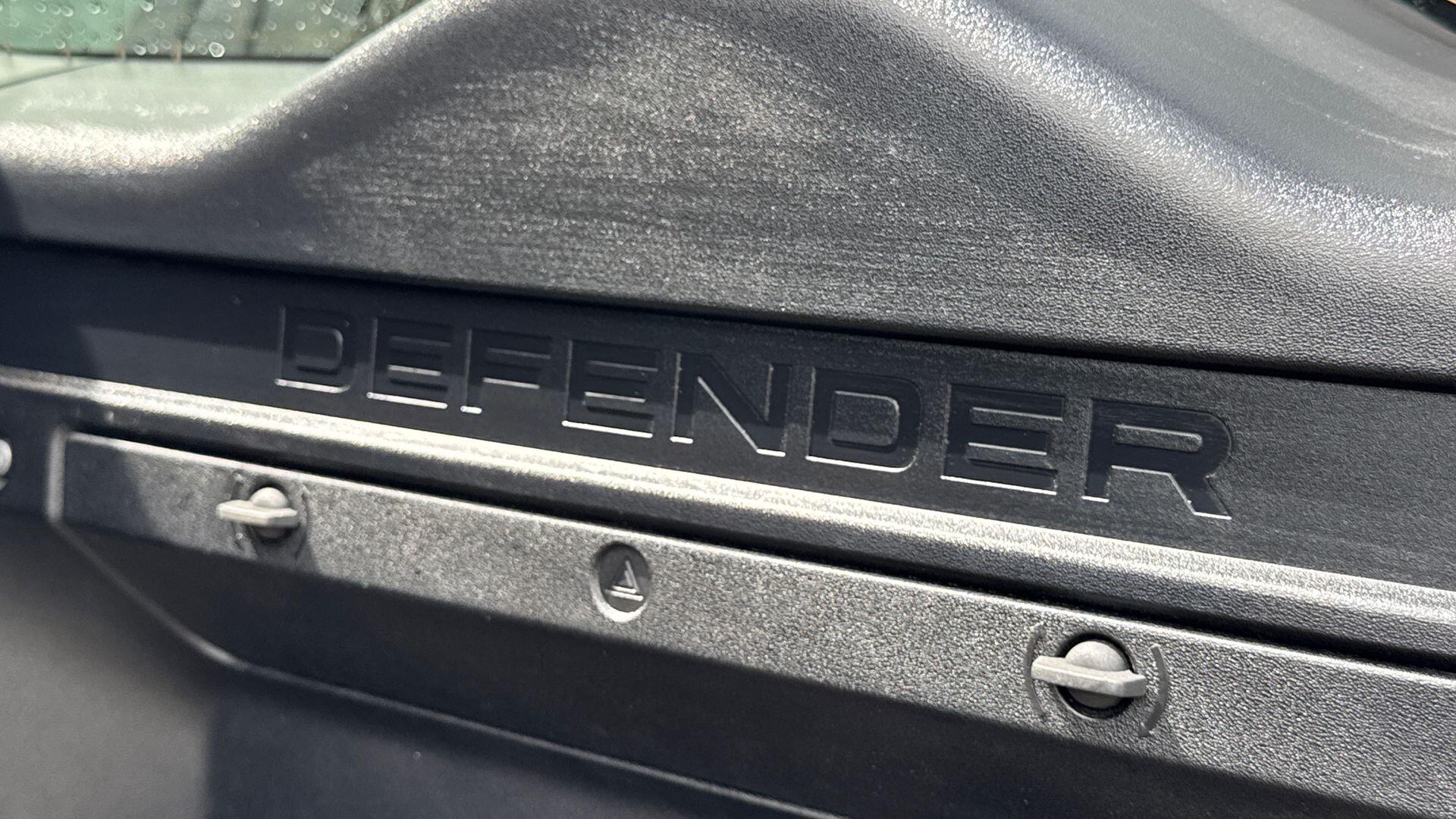 Land Rover Defender view 22