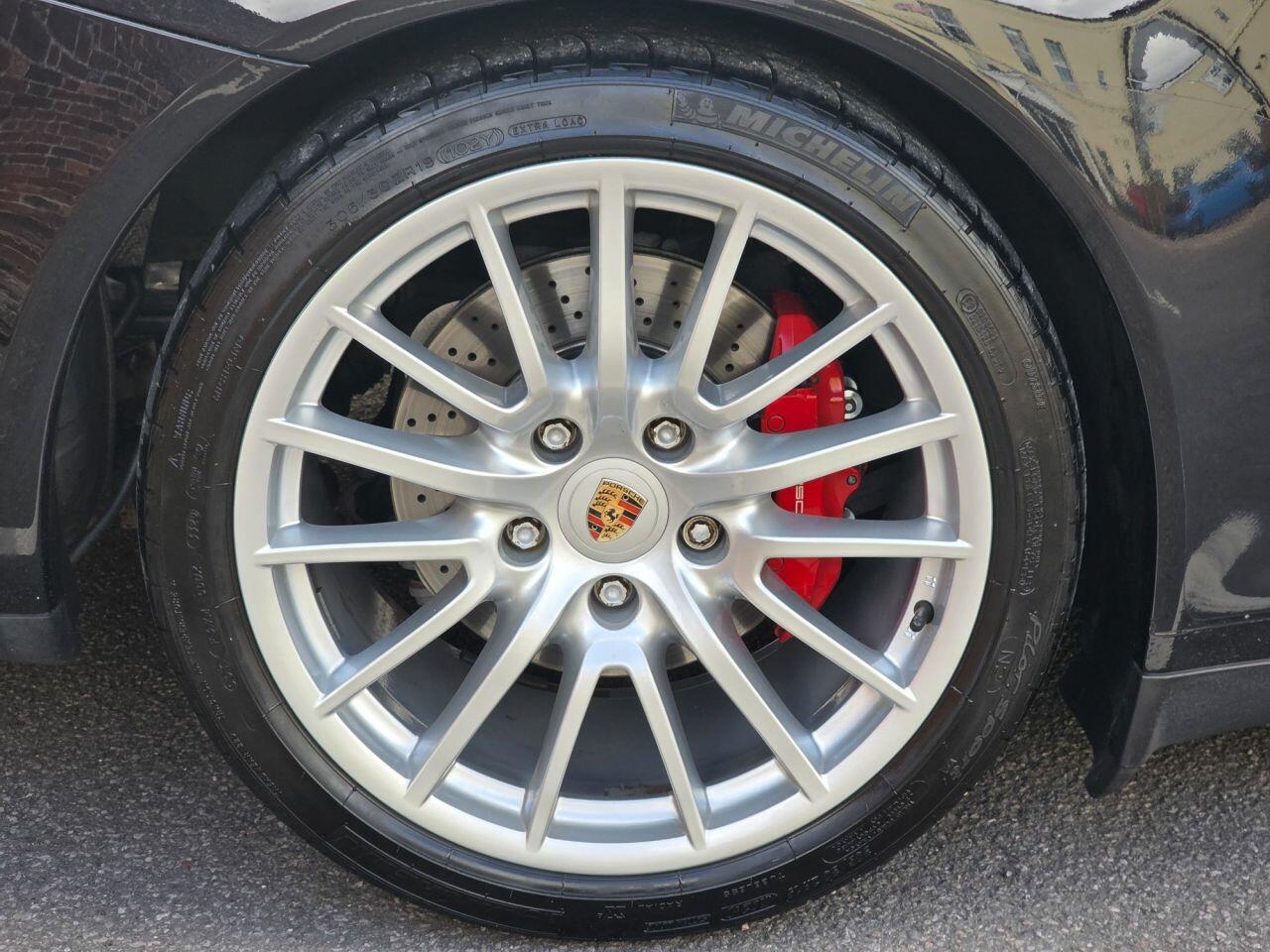 Porsche 911 view 16
