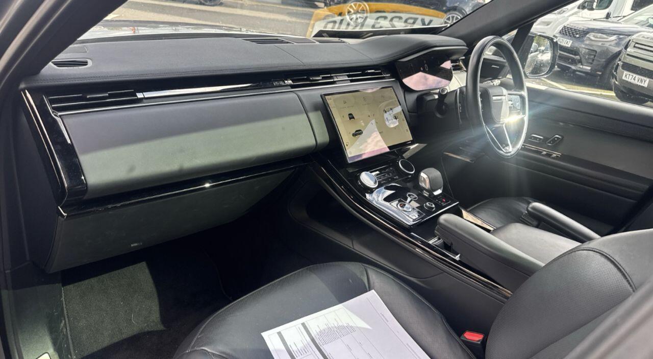 Land Rover Range Rover Sport view 2