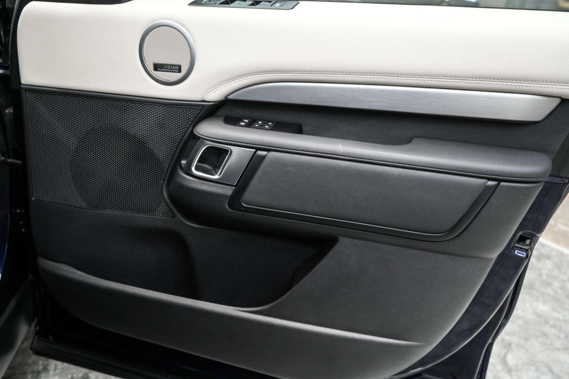 Land Rover Discovery 3 view 16