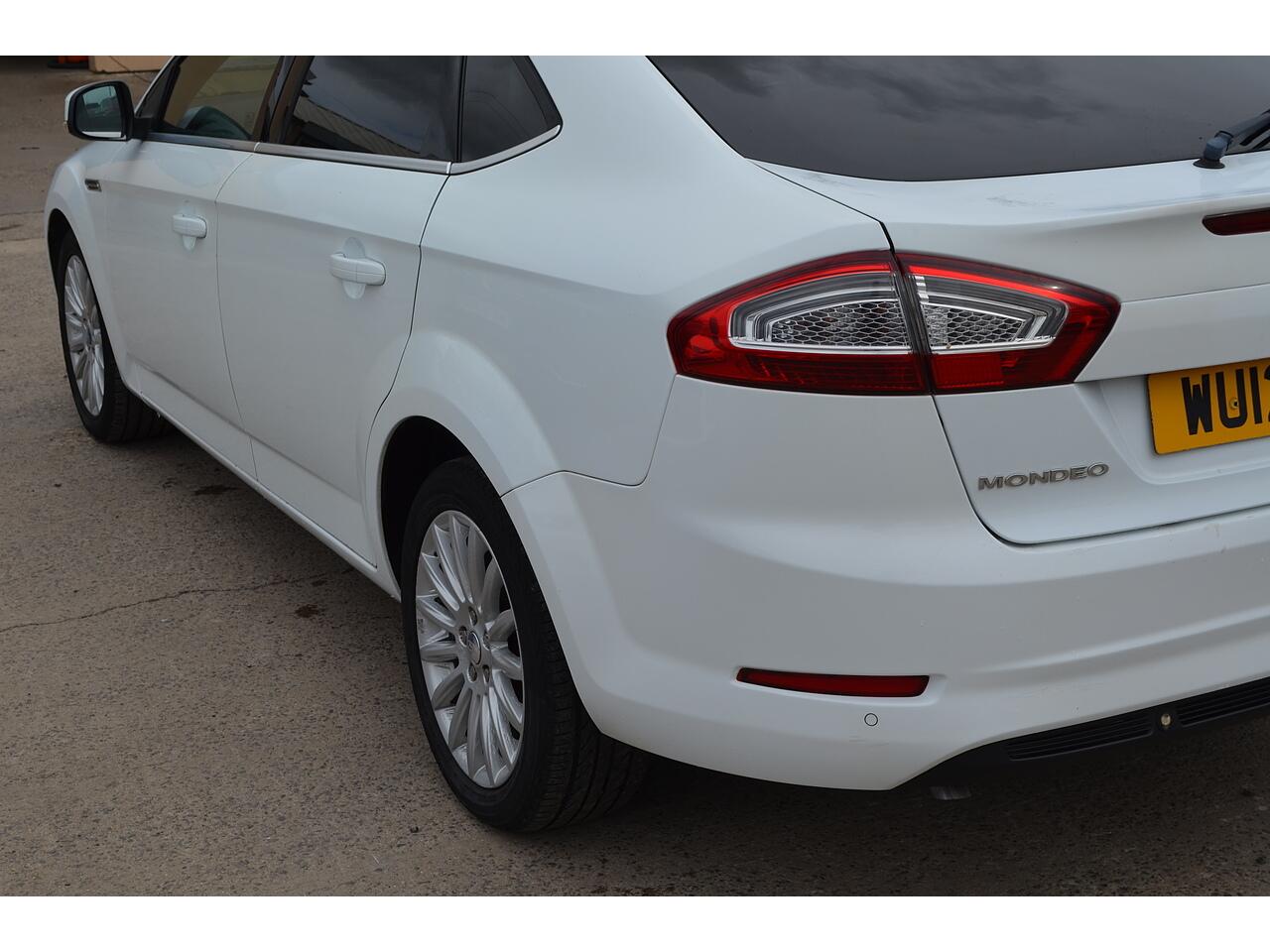 Ford Mondeo view 30