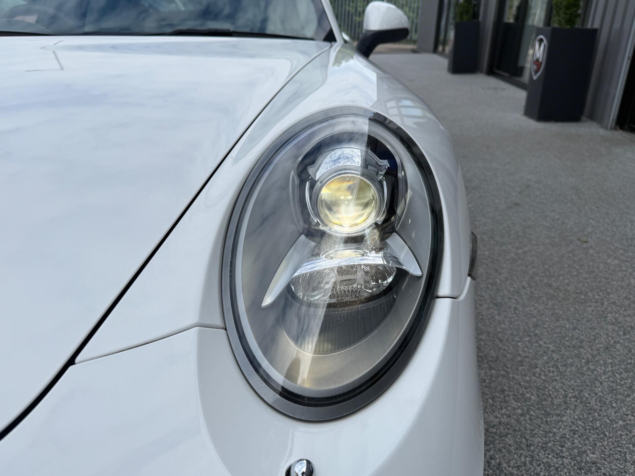 Porsche 911 view 18