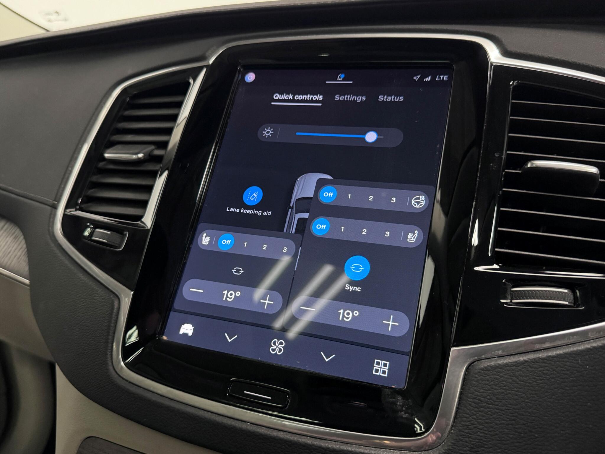 Volvo XC90 view 49