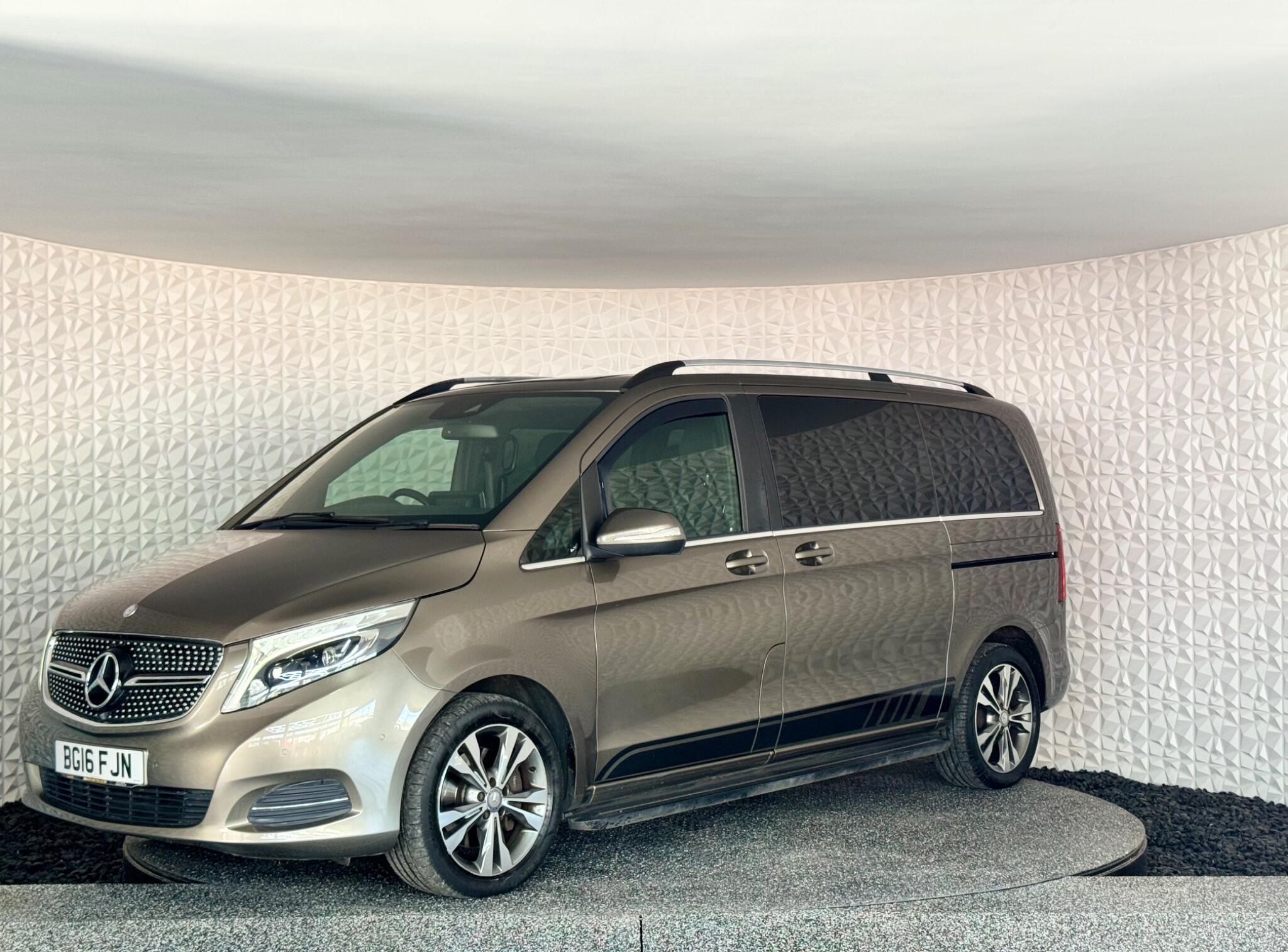 Mercedes-Benz V-Class view 25