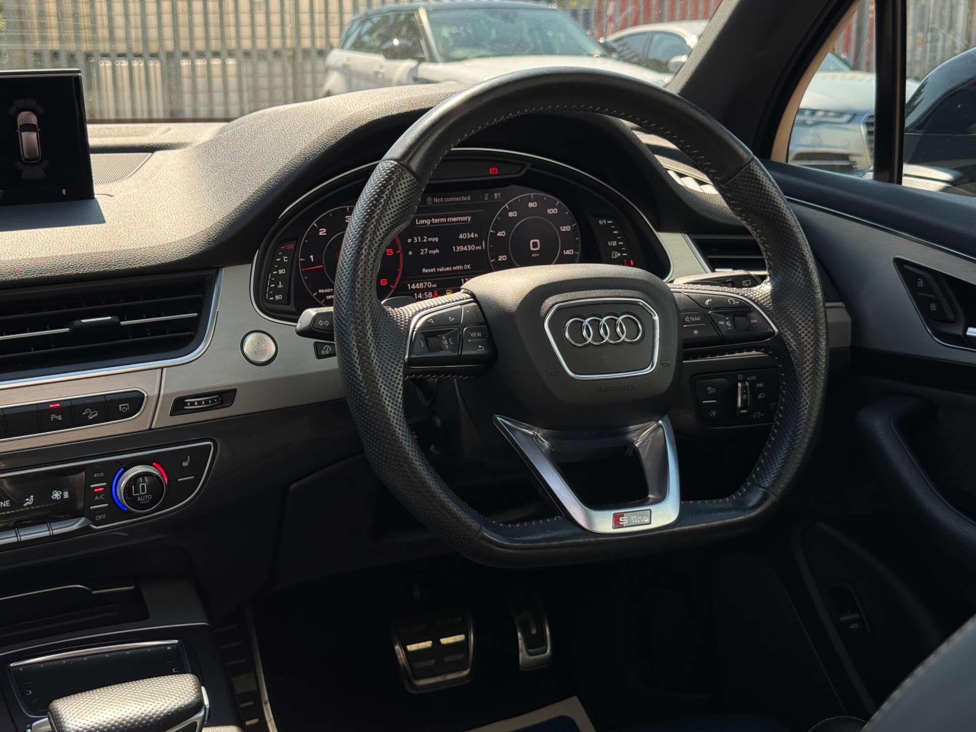 Audi Q7 view 48