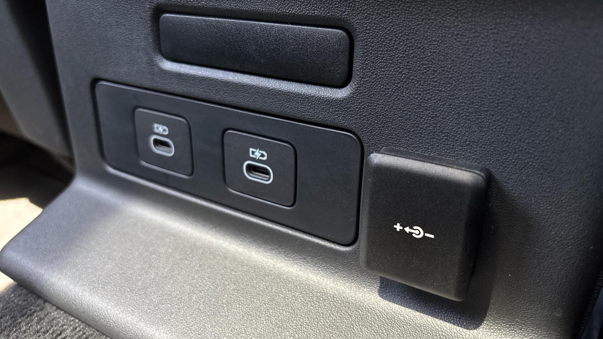 Land Rover Range Rover Velar view 39