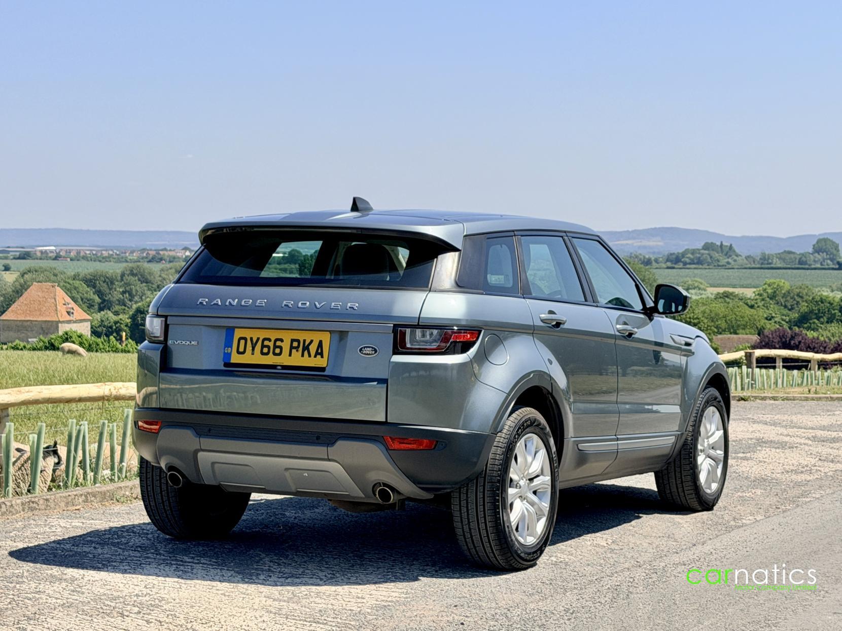 Land Rover Range Rover Evoque view 3