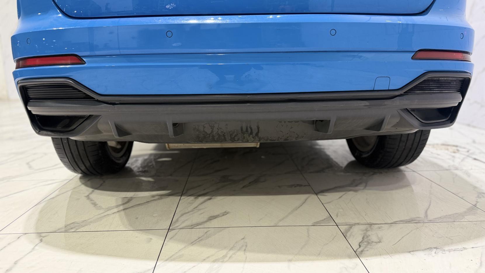 Audi Q3 view 47