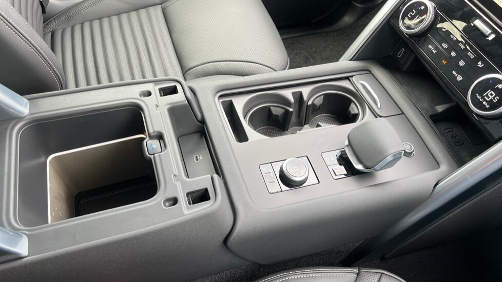 Land Rover Discovery view 31