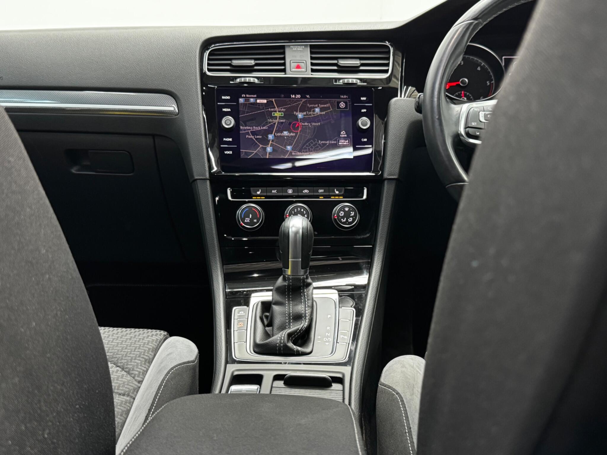 Volkswagen Golf view 33
