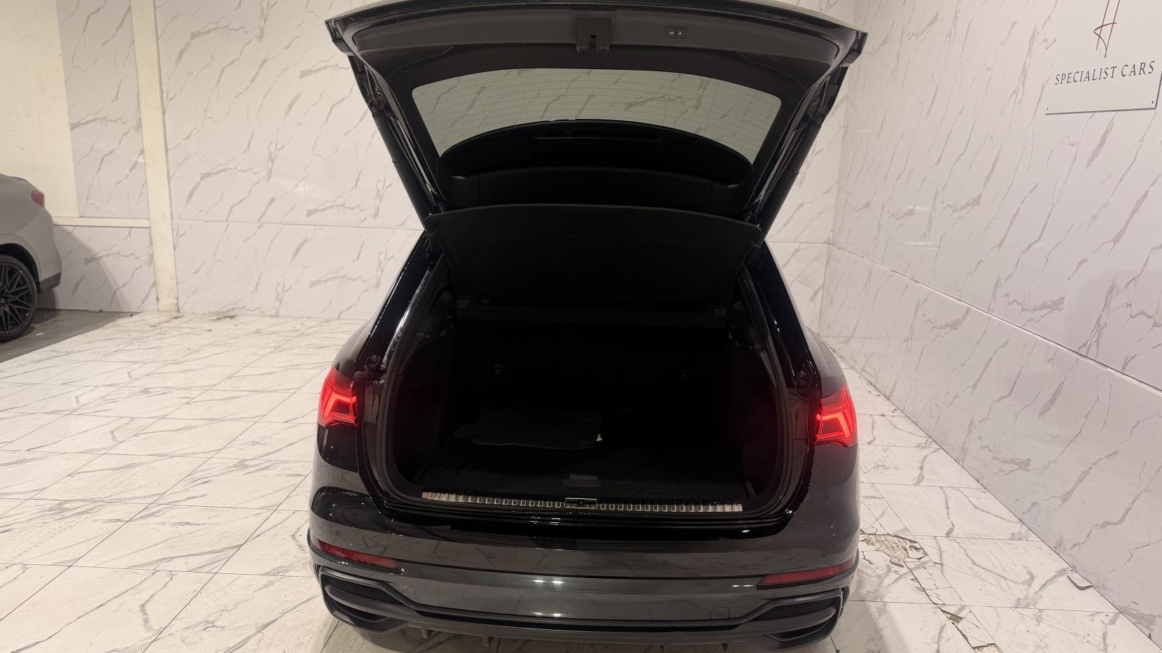 Audi Q3 view 29
