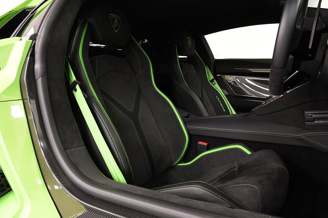 Lamborghini Aventador view 7