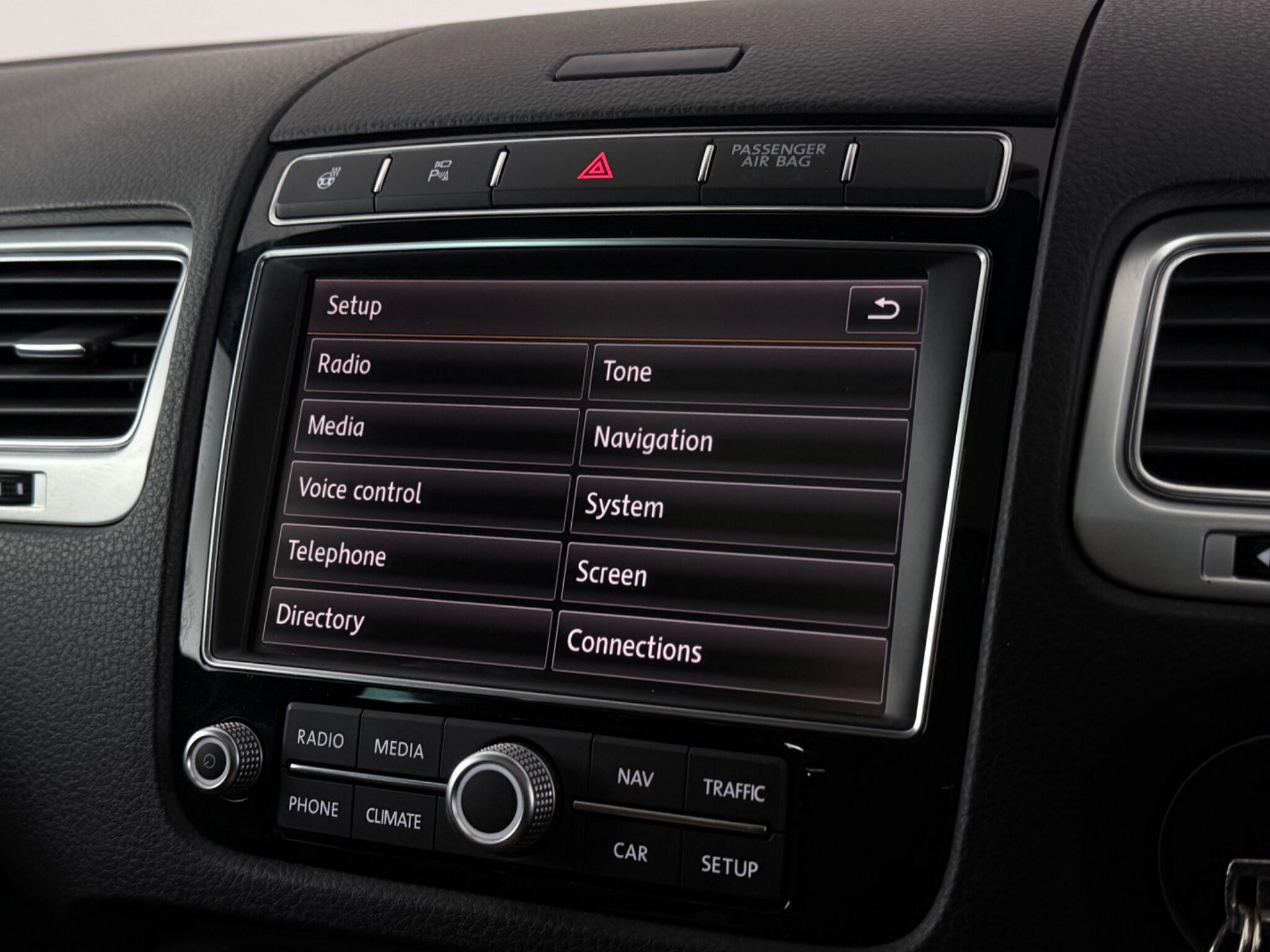 Volkswagen Touareg view 25