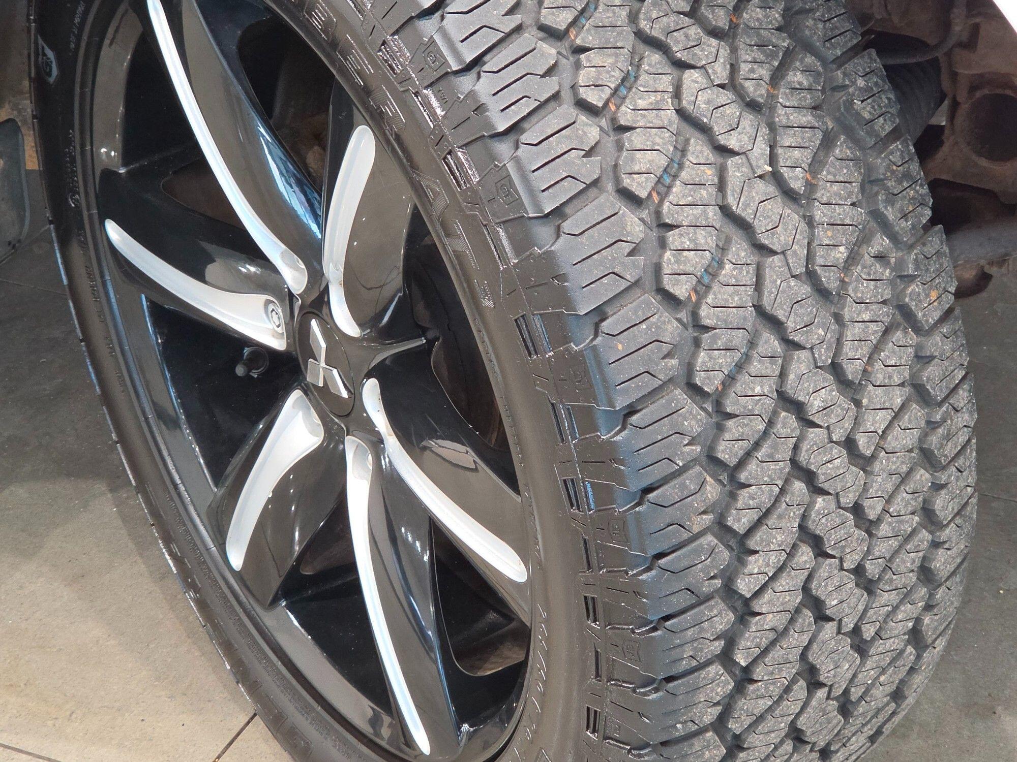 Mitsubishi Shogun view 13