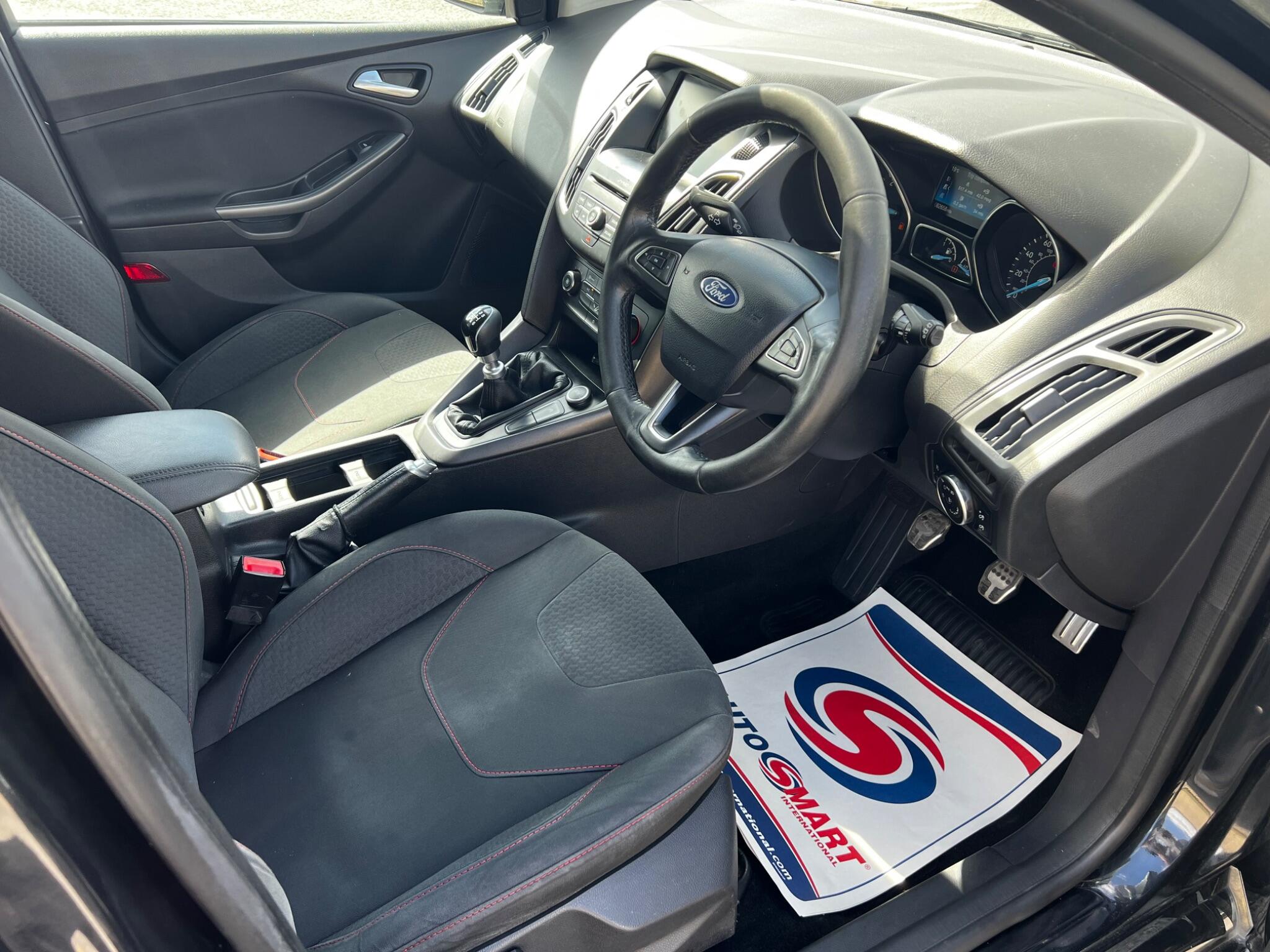 Ford Focus view 13