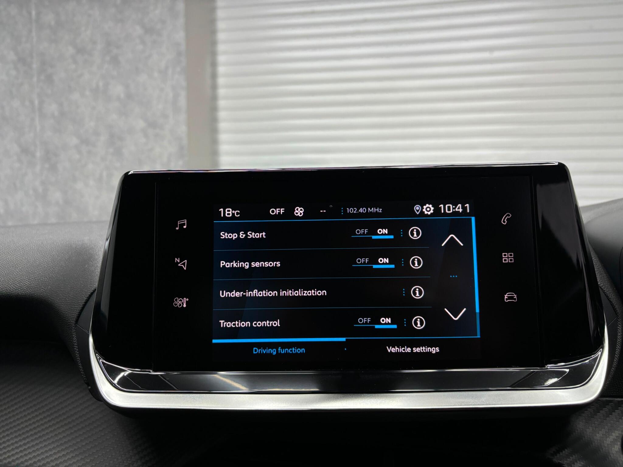 Peugeot 208 view 15