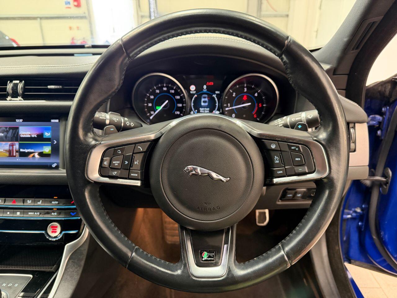 Jaguar XF view 13