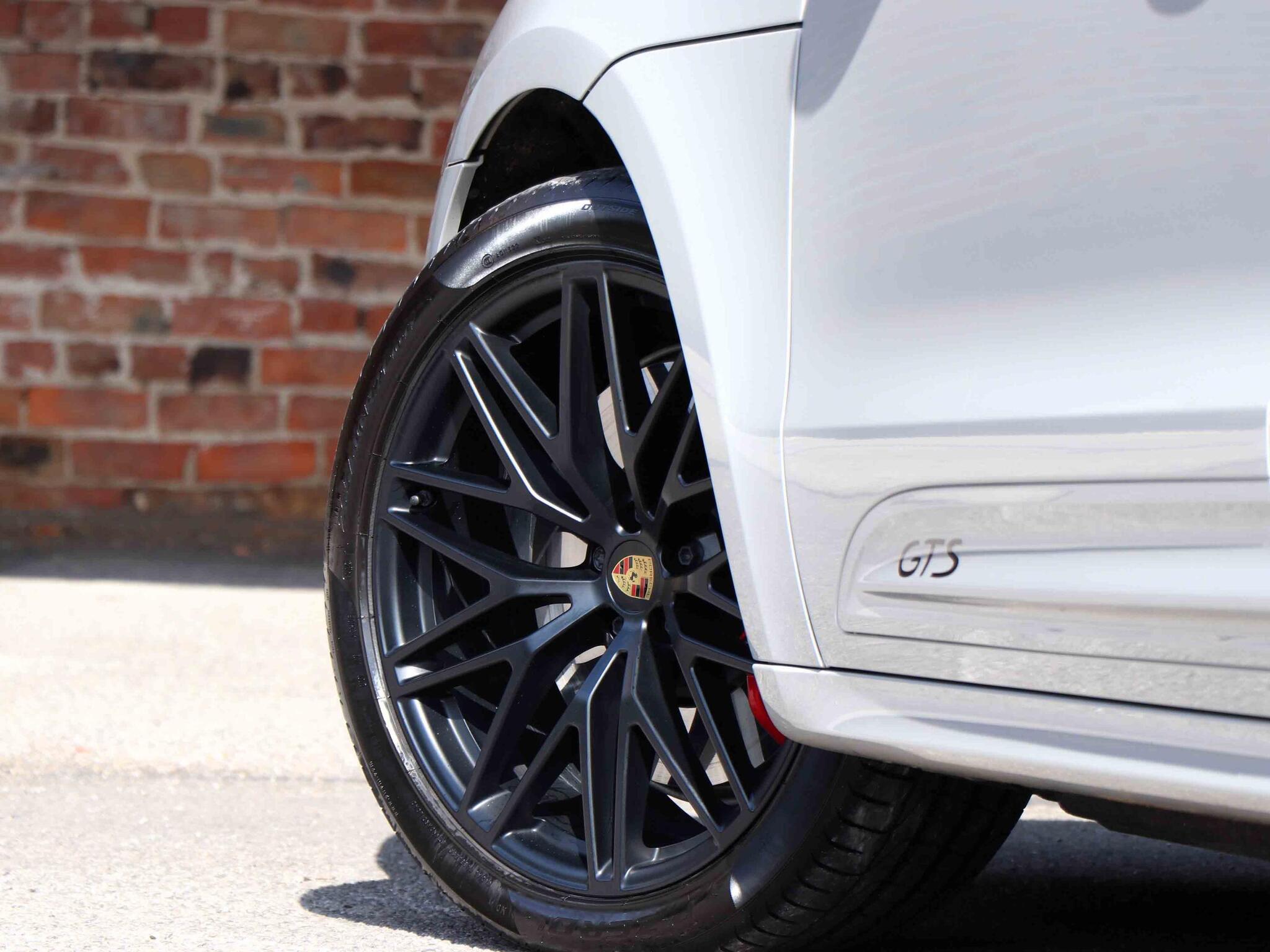 Porsche Macan view 13