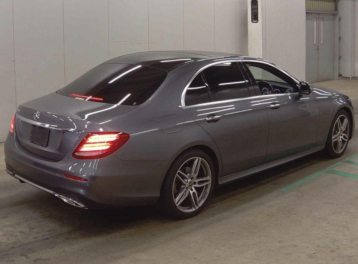 Mercedes-Benz E-Class view 4