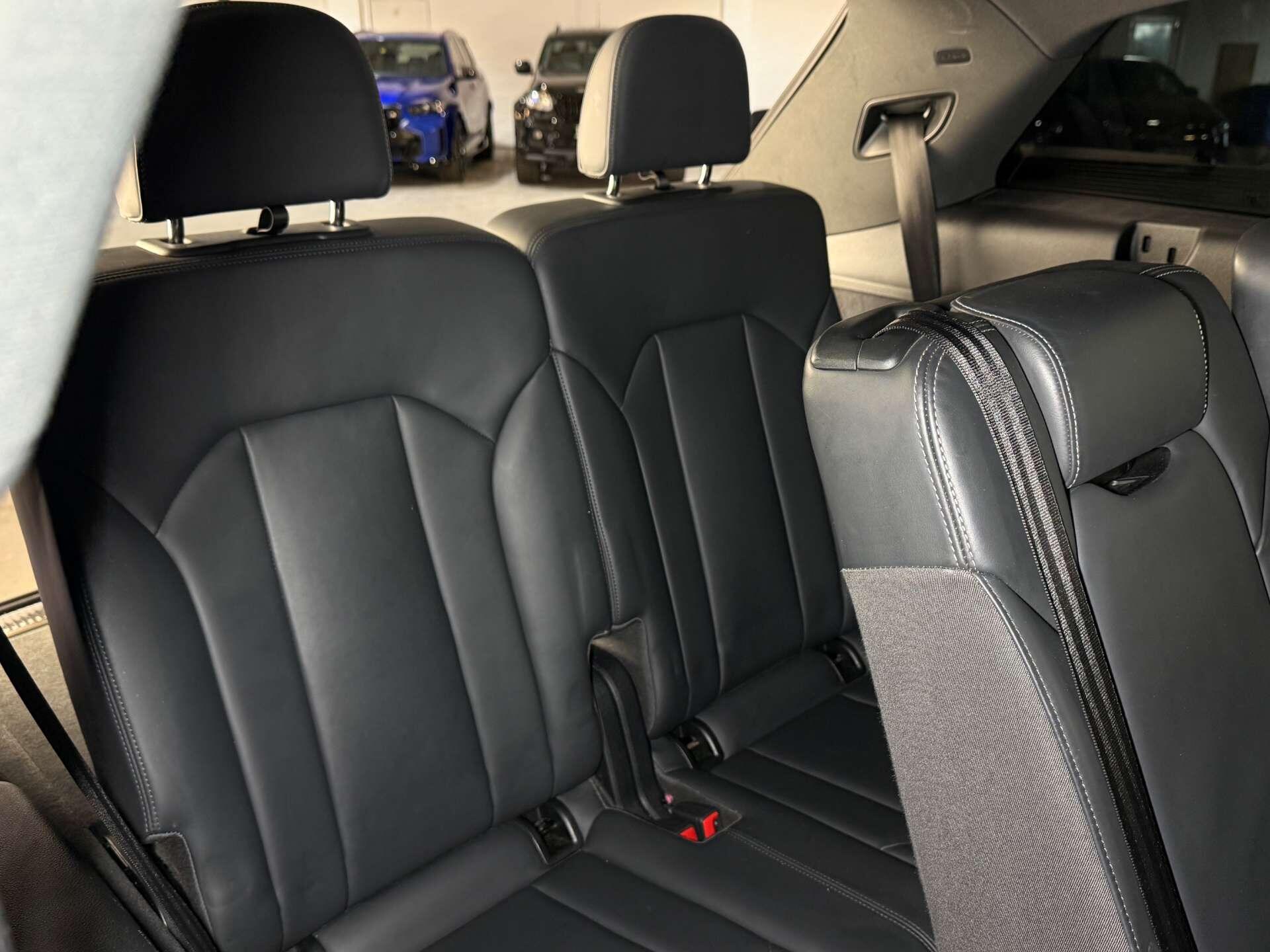 Audi Q7 view 14