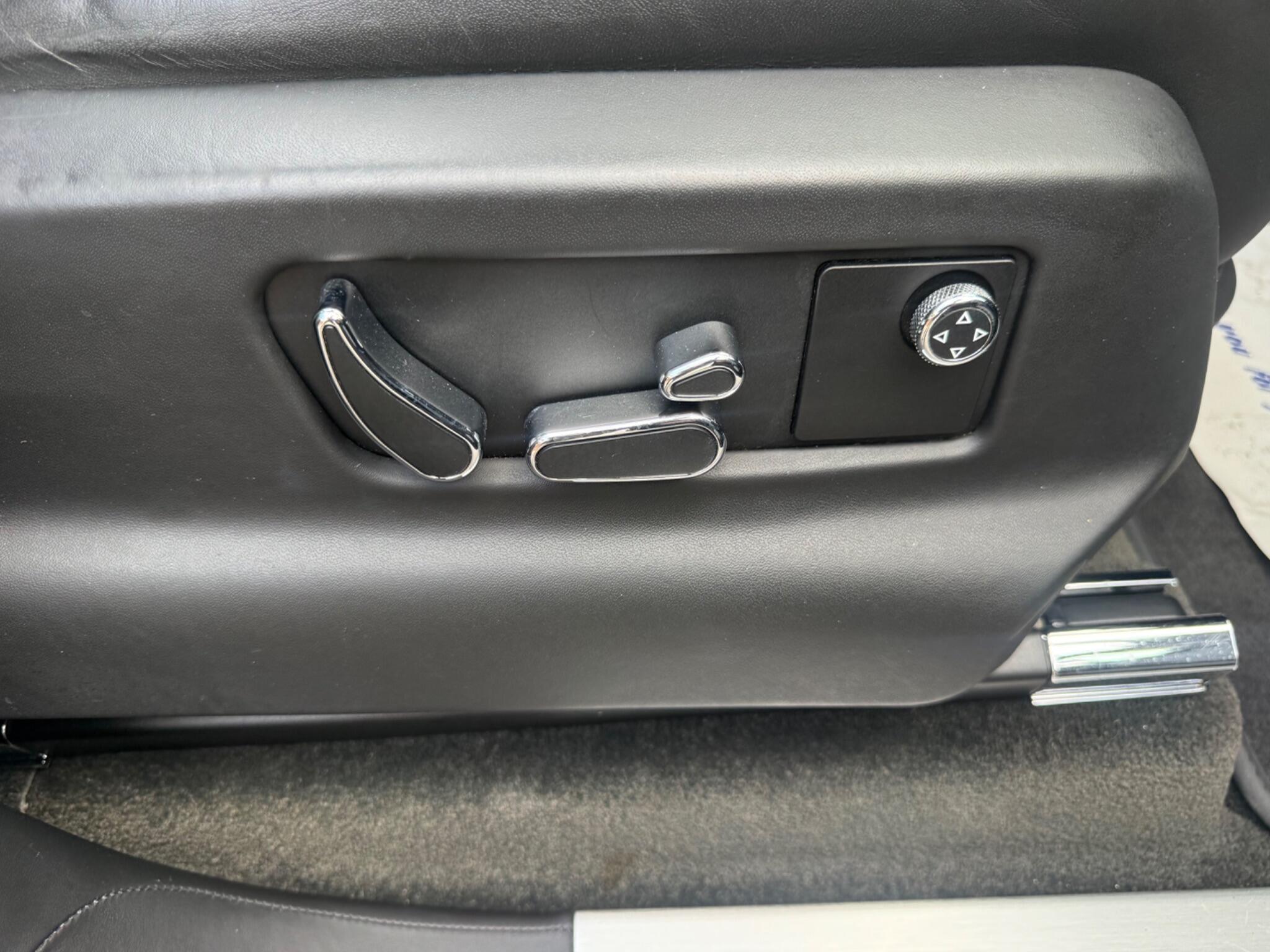Bentley Bentayga view 16