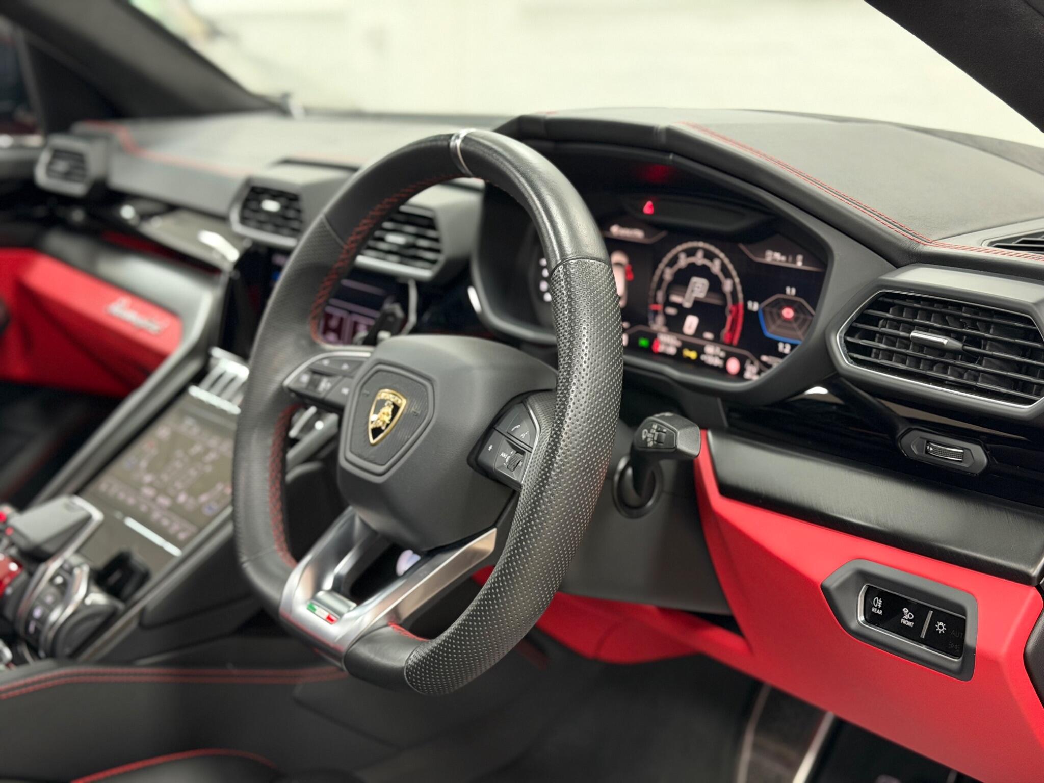 Lamborghini Urus view 13