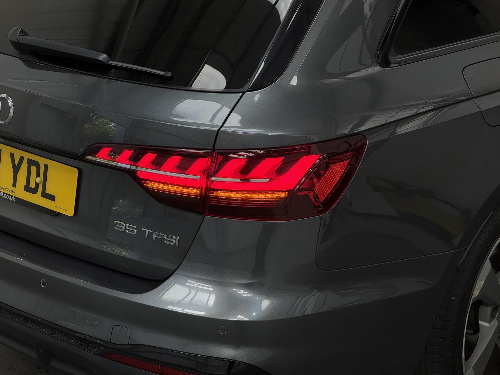 Audi A4 Avant view 12