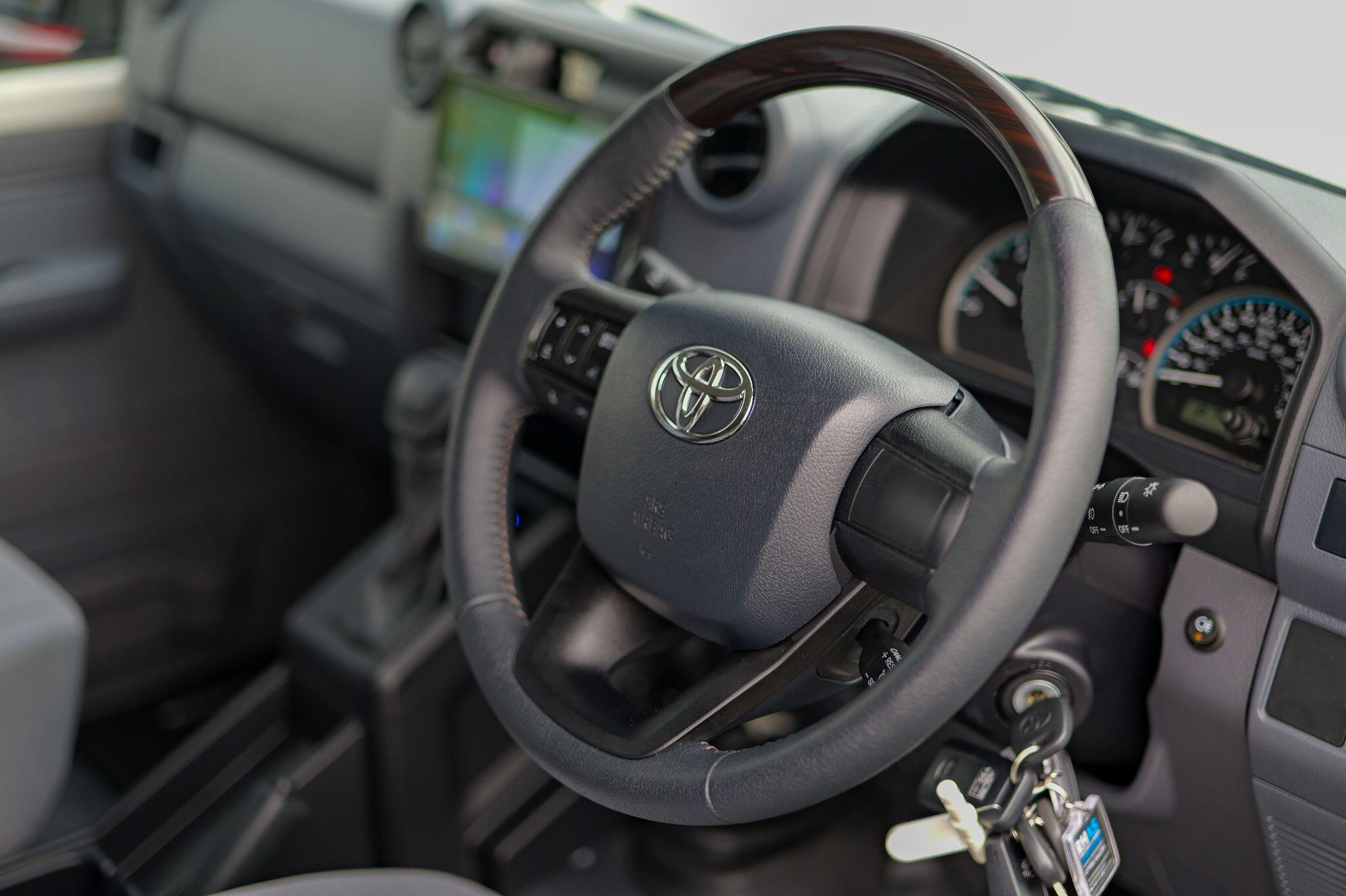 Toyota Land Cruiser view 17