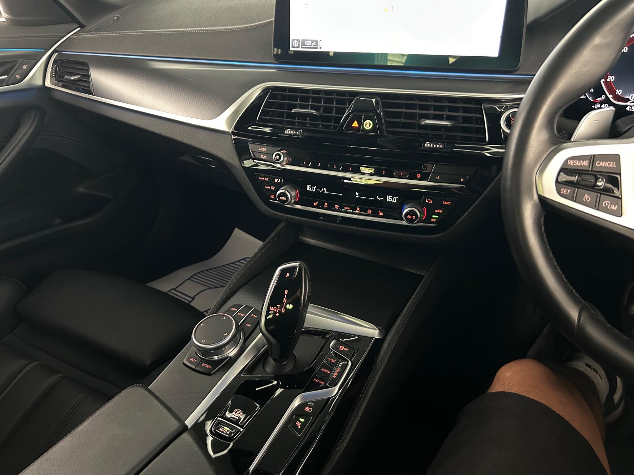 BMW 5 Series view 18