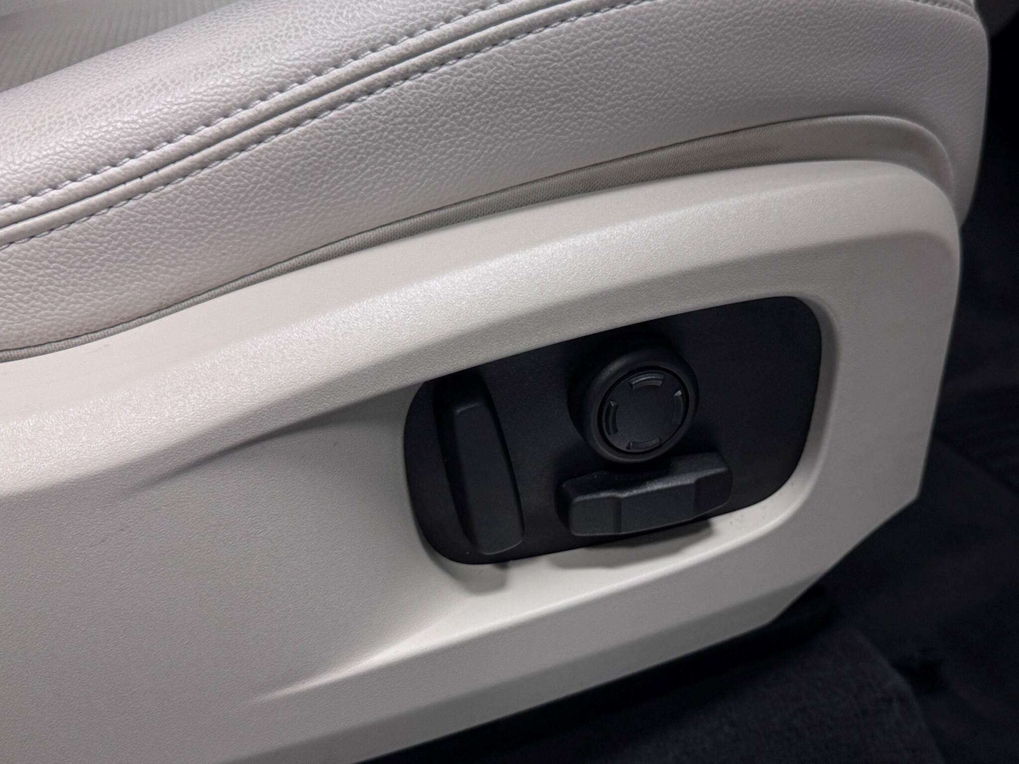 Jaguar F-Pace view 19