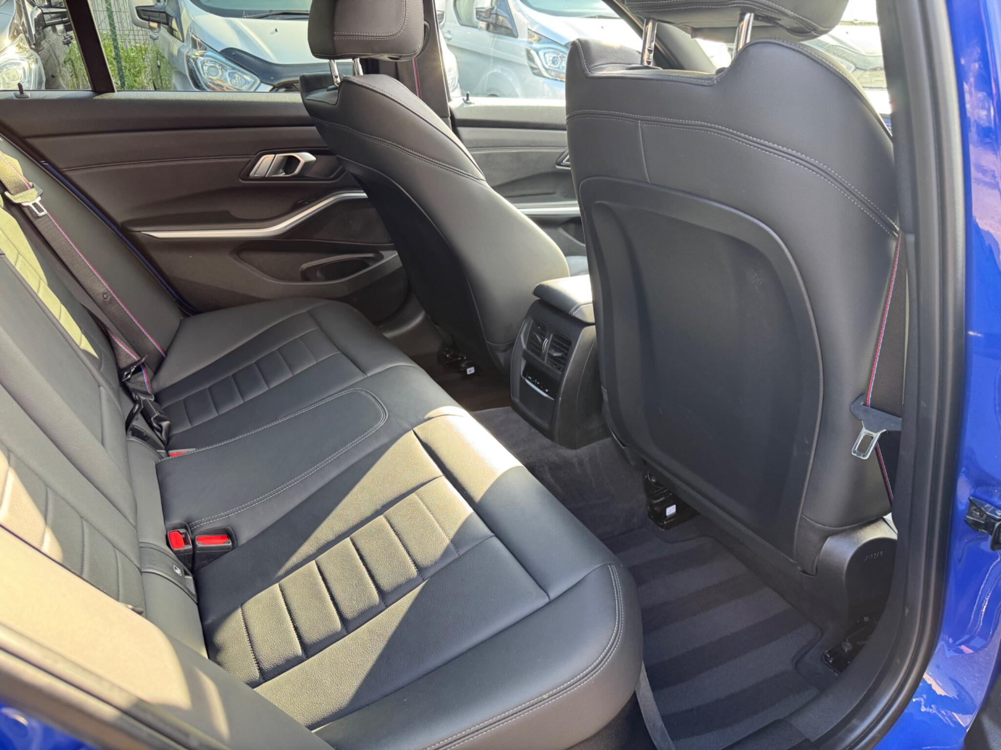 BMW 3 Series view 26