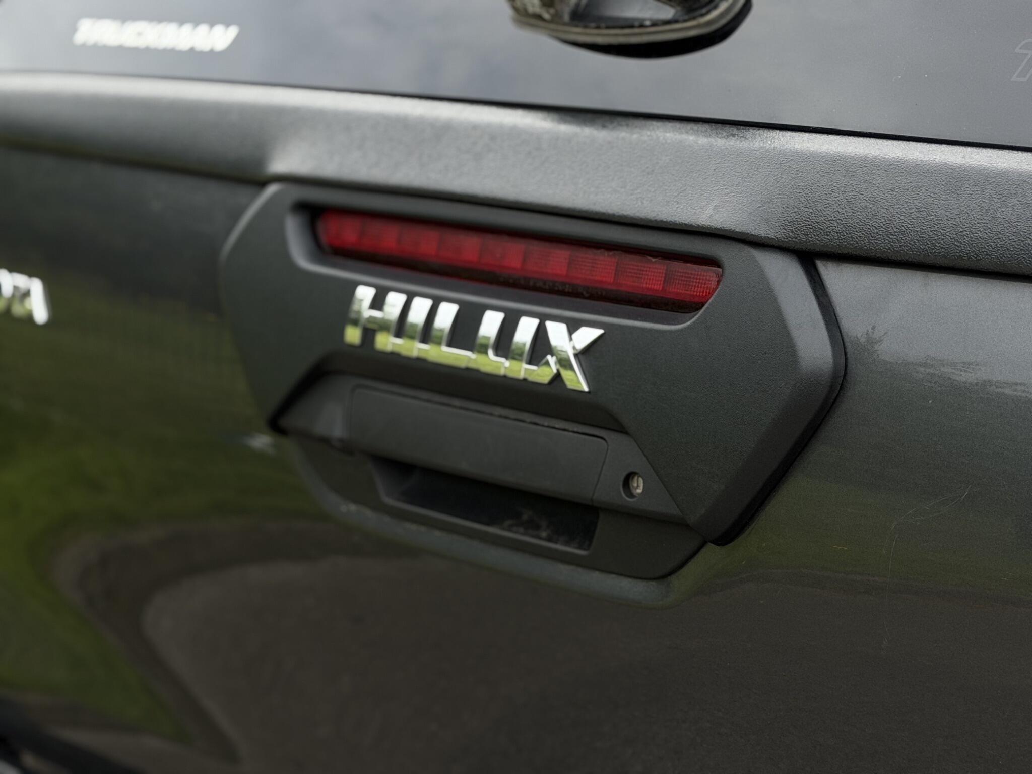 Toyota Hilux view 15