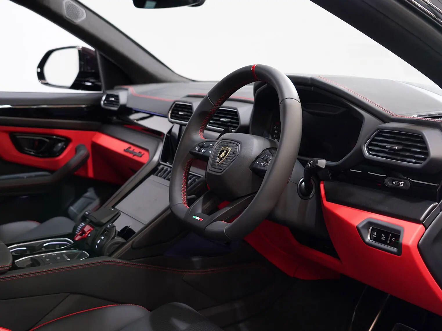 Lamborghini Urus view 25