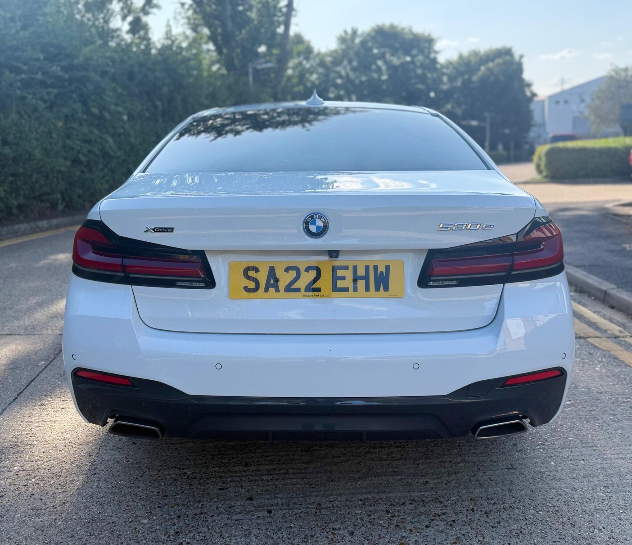 BMW 5 Series view 11